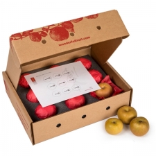 gift box featuring multiple varieties of Subarashii Asian Pears